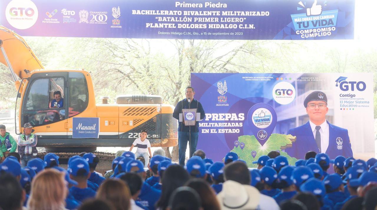 Coloca Gobernador la primera piedra de la Prepa Militarizada