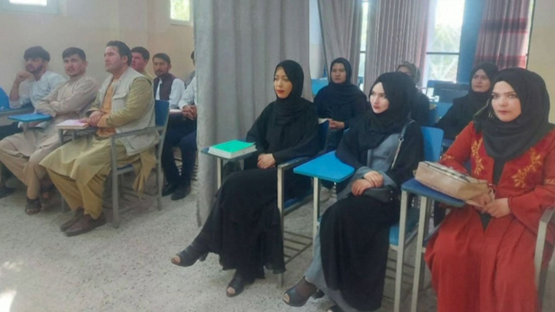 afganistan regreso a clases.jpg