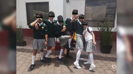 alumnos con falda en la cdmx.jpg