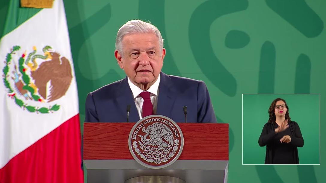 amlo azul presidente.jpg