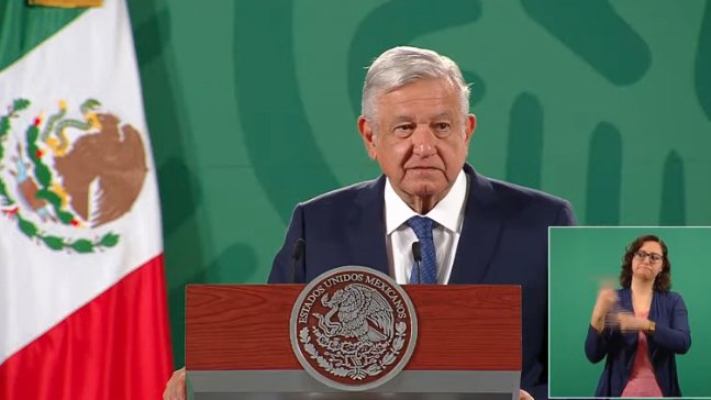 amlo de azul.jpg