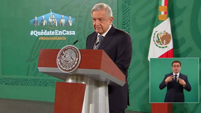 amlo de verde.jpg