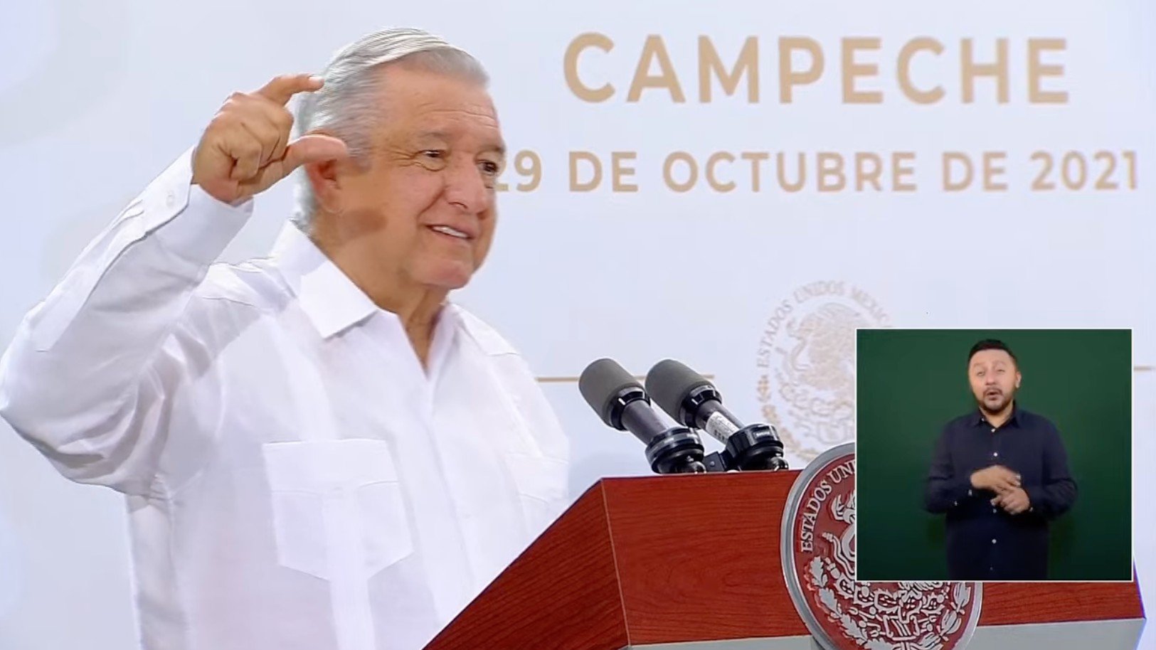 amlo de viaje por campeche.jpg