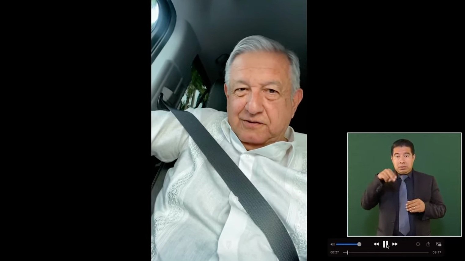 amlo desde su coche.jpg