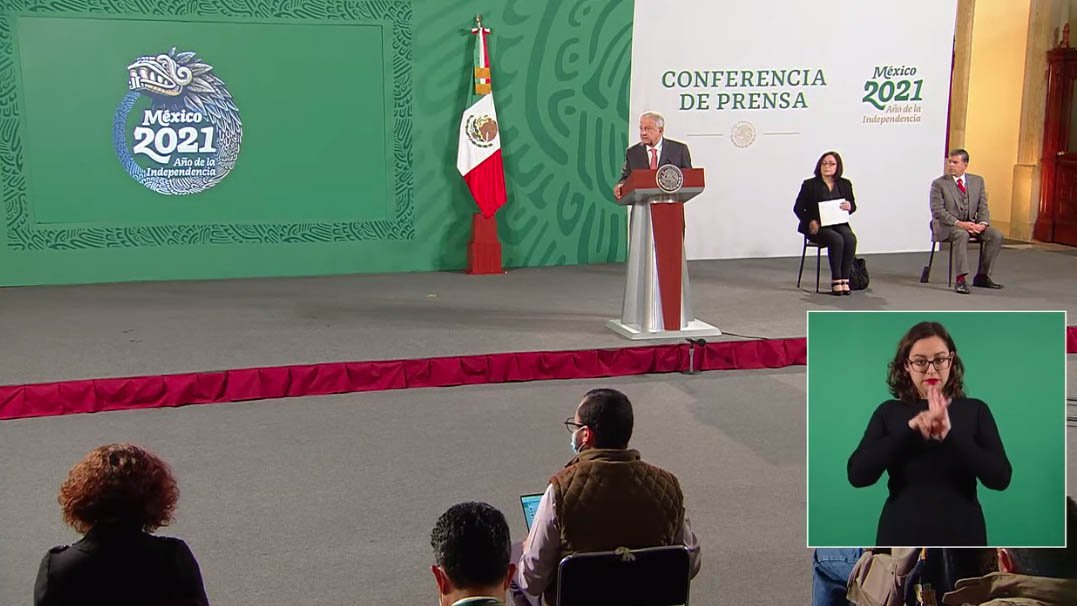 amlo gris lunes.jpg