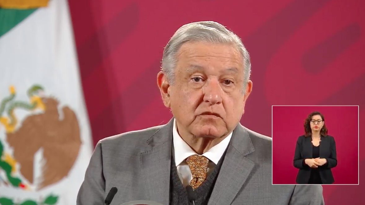 amlo gris suéter.jpg
