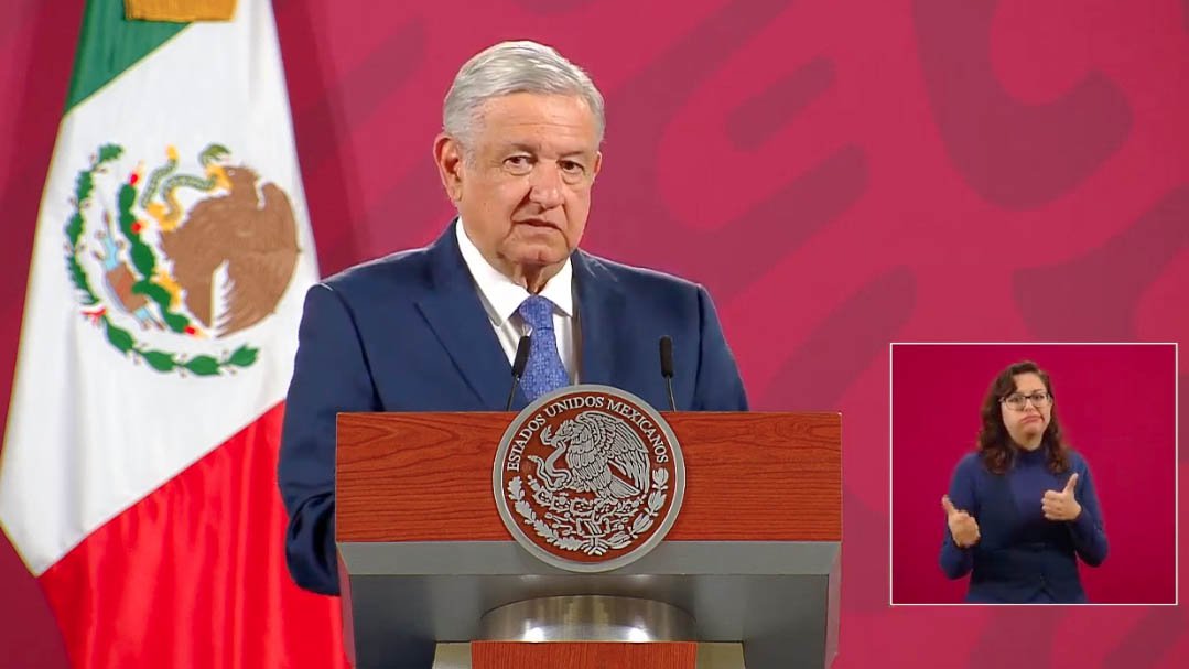 amlo luna.jpg