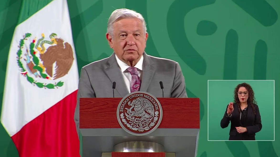 amlo lunes gris.jpg