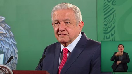 amlo medallas.jpg