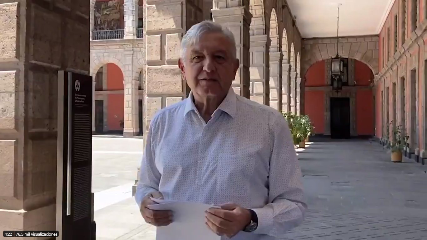 amlo palacio .jpg