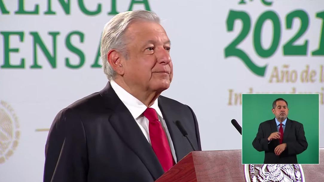 amlo rojo salud.jpg