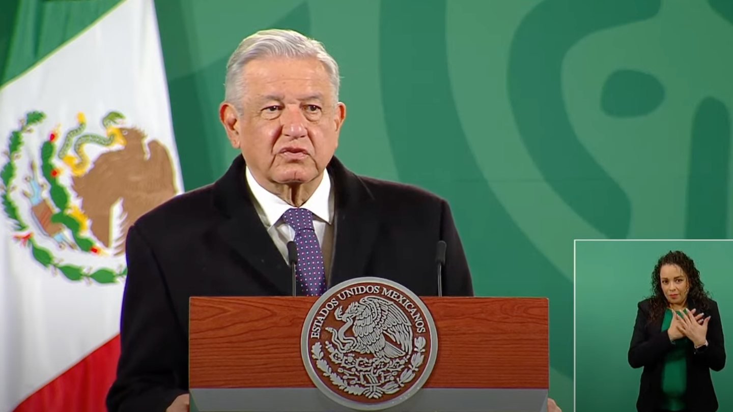 amlo se pone navideño.jpg