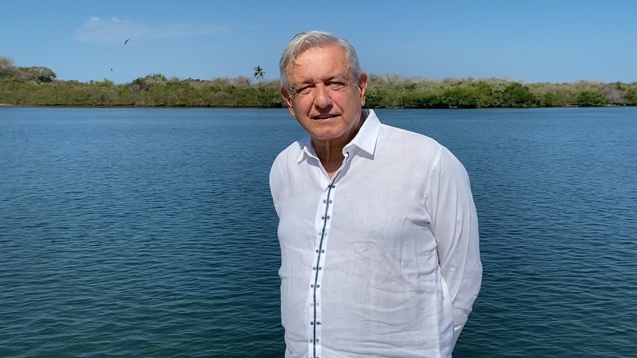 amlo vacaciones rayado.jpg