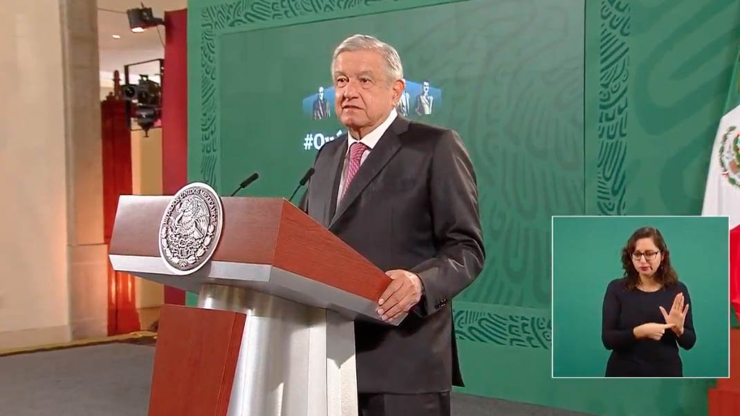 amlo vacuna rojo2.jpg