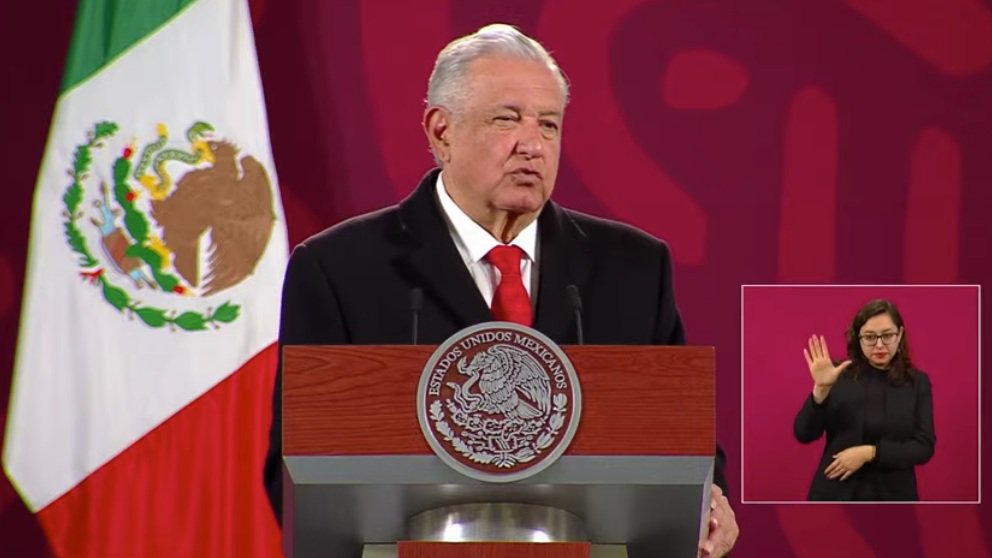 amlo y su hijo casa eu.jpg