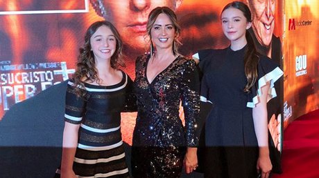 andrea legarreta e hijas.jpg