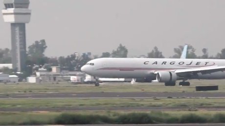 avion con vacunas pfizer.jpg