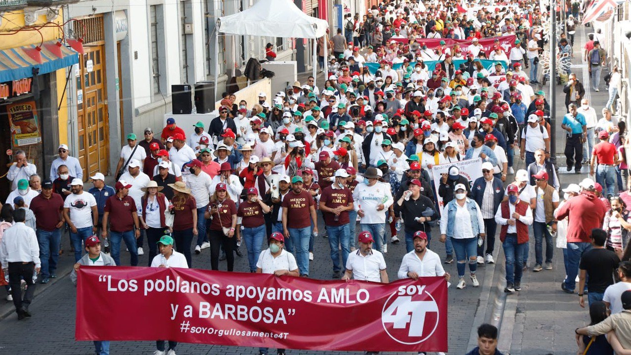 Cien mil poblanos se movilizan en el informe de Barbosa