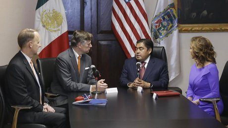 barbosa-y-embajador-uno.jpg