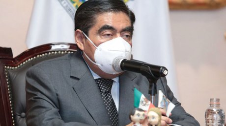 barbosa con traje.jpg