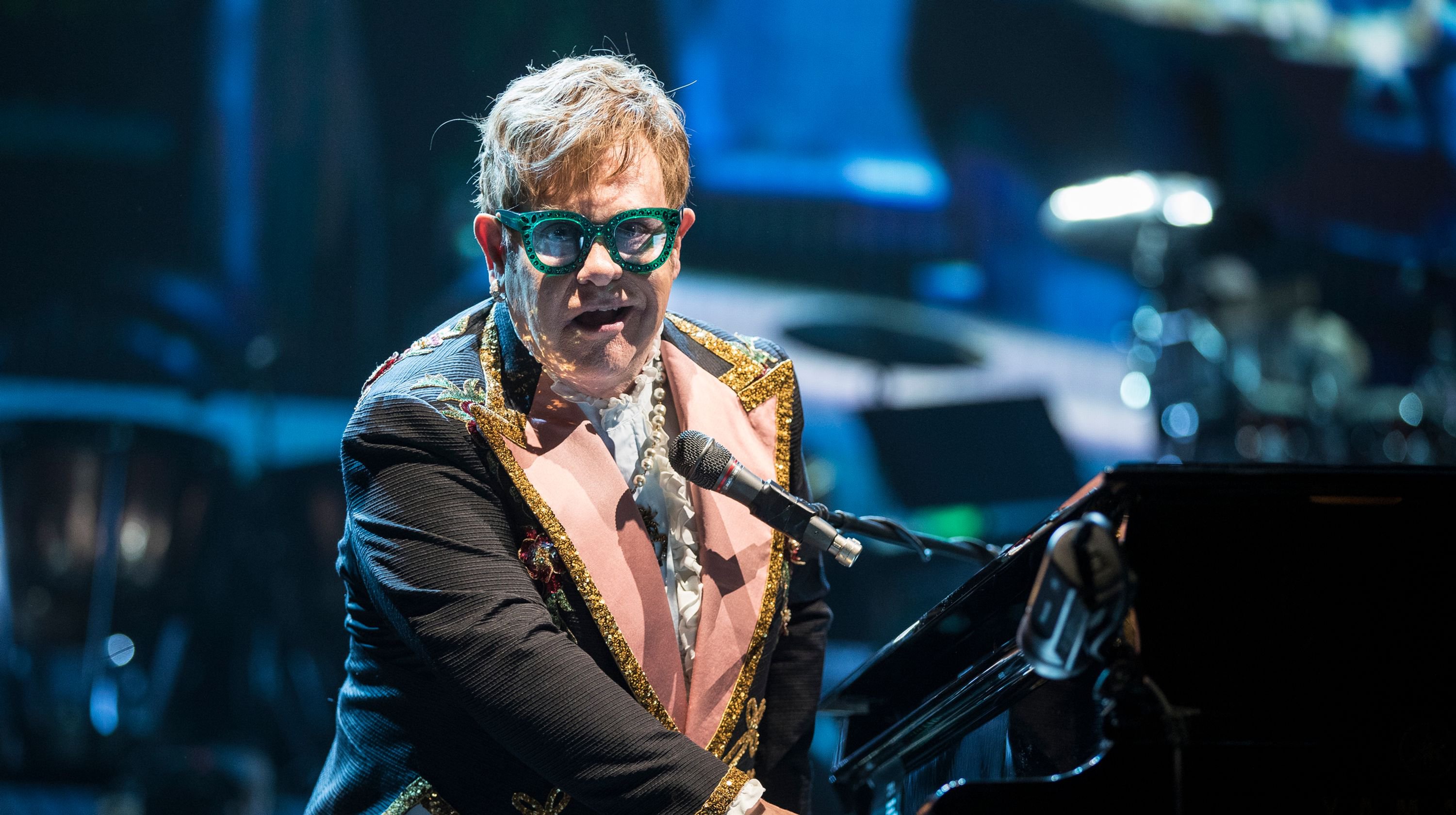 bd9ff6c4-d6cf-479d-b0ac-84fa3be84000-10122018_eltonjohn-15.jpg