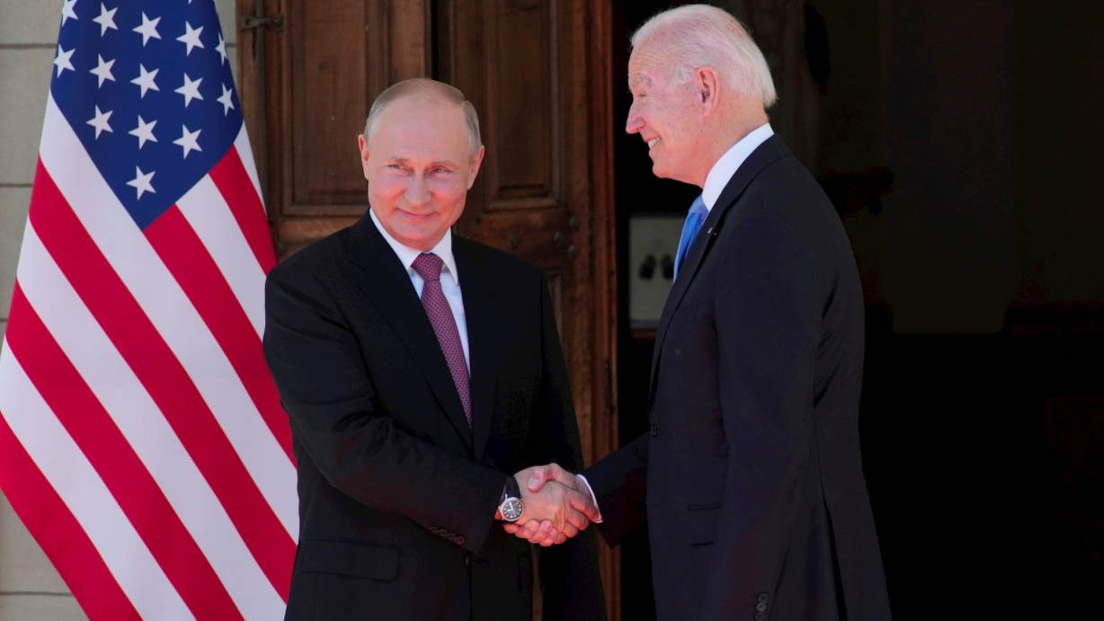 biden y putin.jpg
