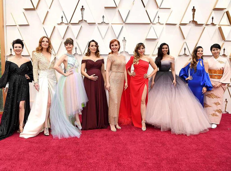 carmen sarahi y las 9 elsas.jpeg