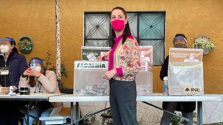 claudia cdmx vota.jpg