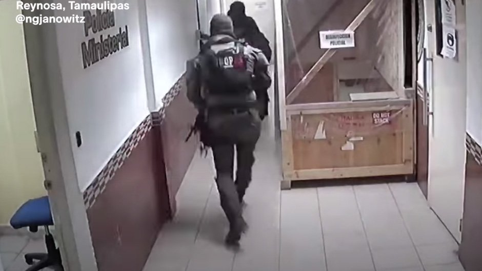 comando policia escape.jpg