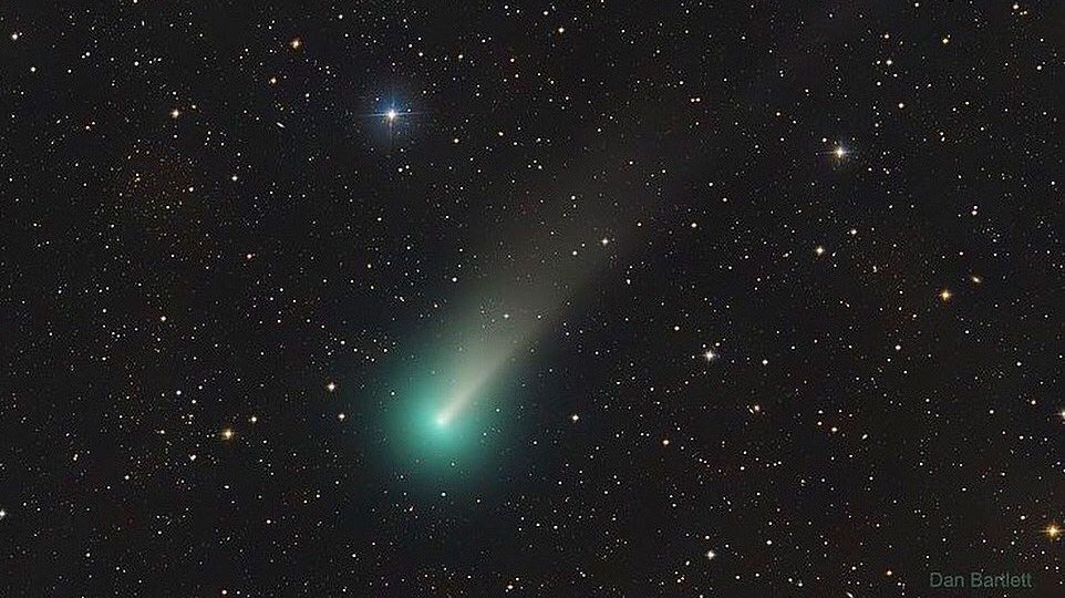 cometa leonard 12132.jpg