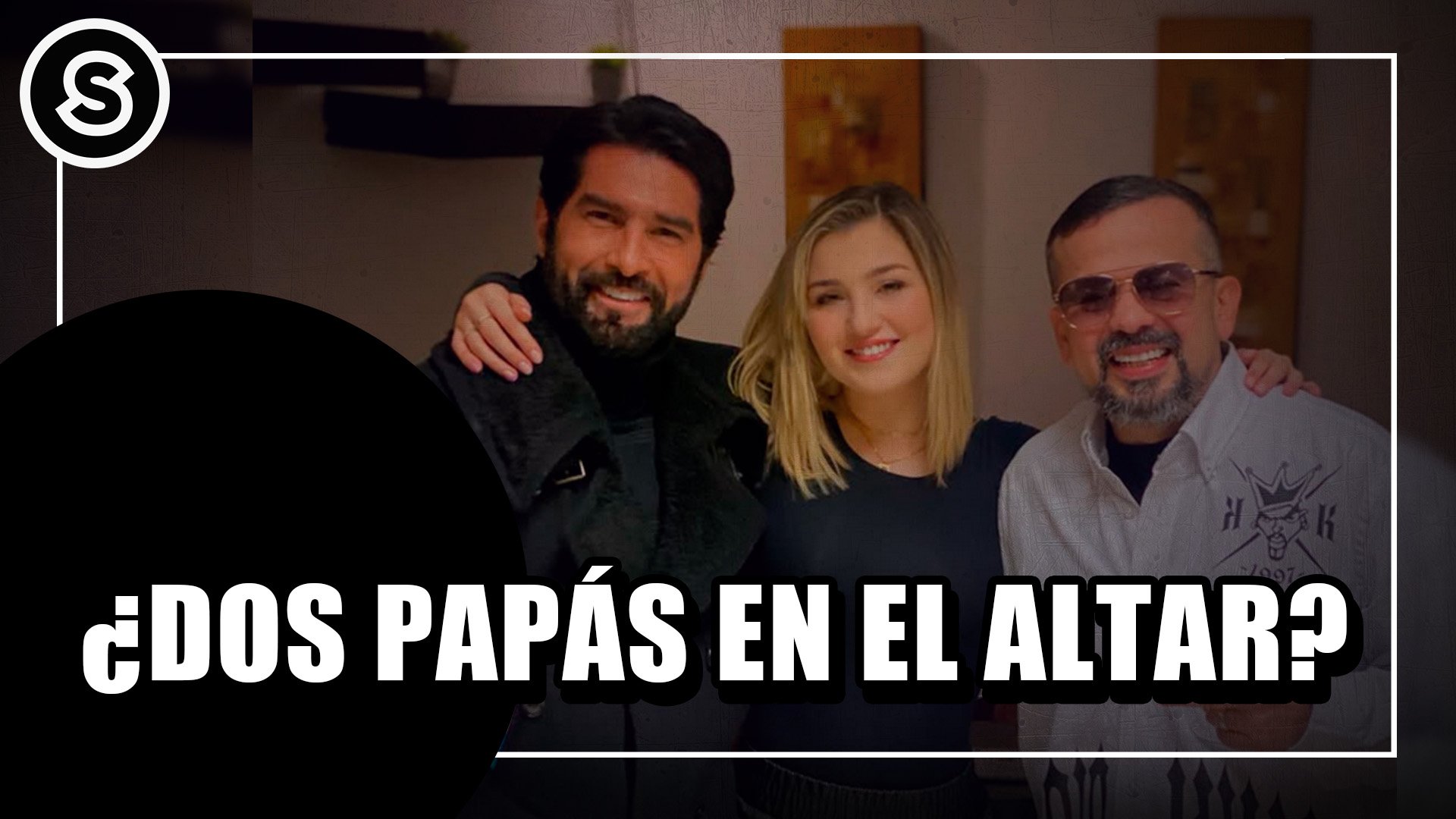 dos papás en el altar