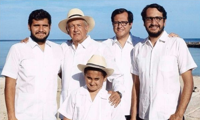 e5ff88ab-amlo_hijos_1.png