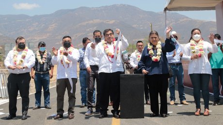 entregaMBHobrapúblicatehuacán.jpg
