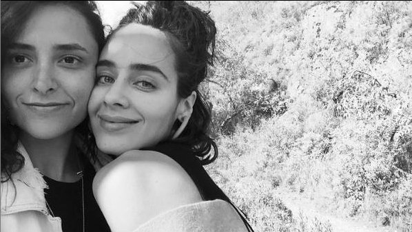 esmeralda pimentel y su novia.jpg