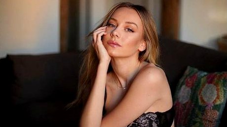 ester expósito .jpg