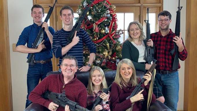 foto_congresista con armas1.jpg