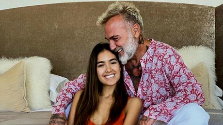 gianluca vacchi y novia .jpg