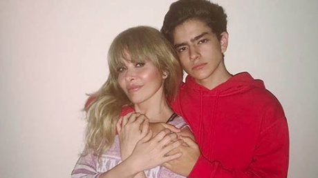 gloria trevi y su hijo.jpg