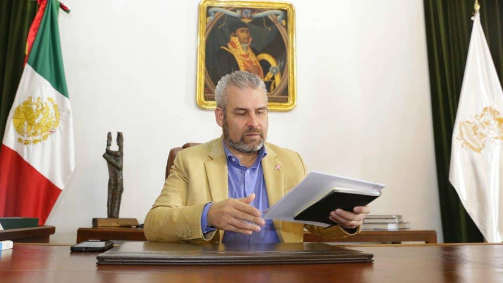 gobernador de michoacán maestros.jpg