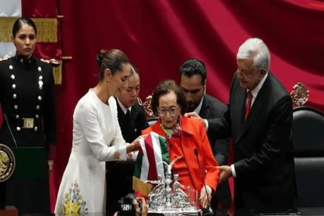 ifigenia-martinez-claudia-sheinbaum-banda-presidencial-fotor-20241007101336