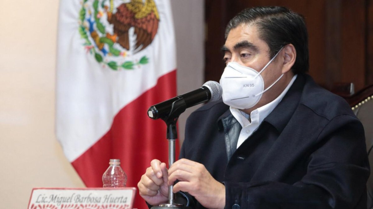 implacable gob puebla contra luc.jpg