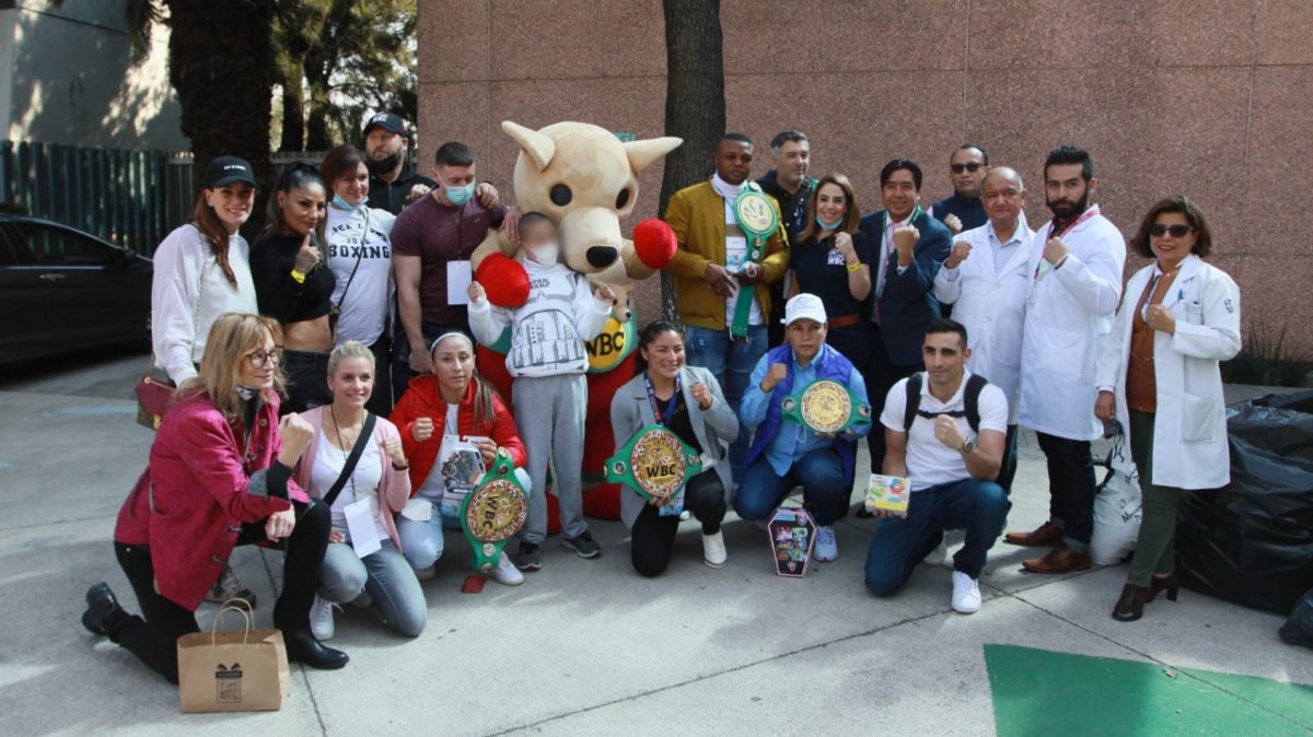 imss CMB regalan juguetesamenoresLaRaza.jpg