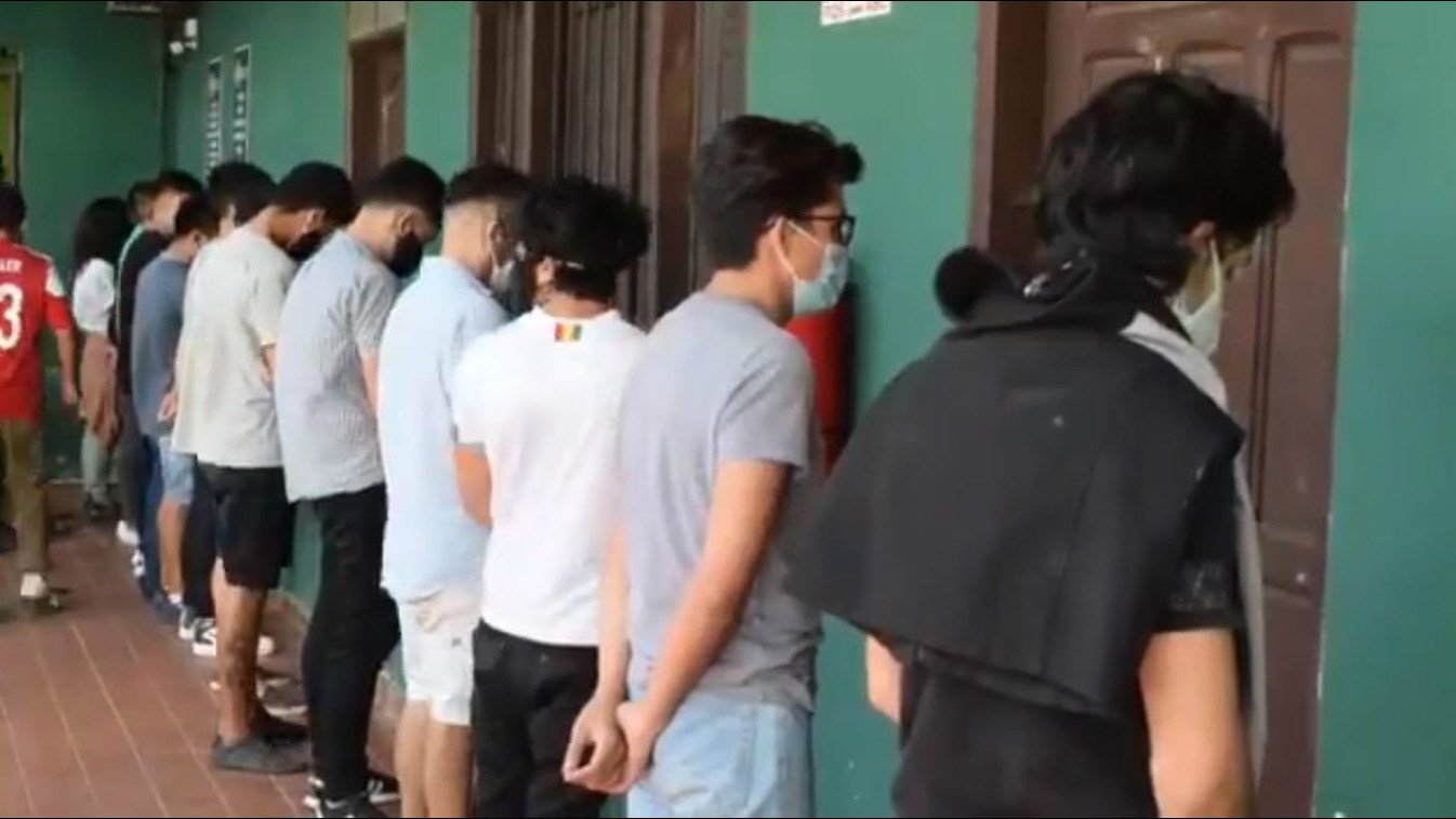jóvenes detenidos por hacer fiesta.jpg