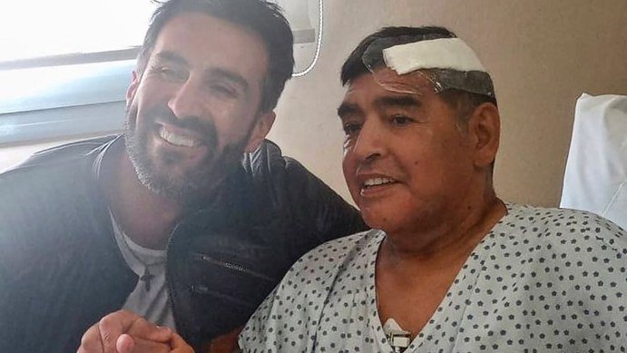 maradona-y-su-medico-especial.jpg