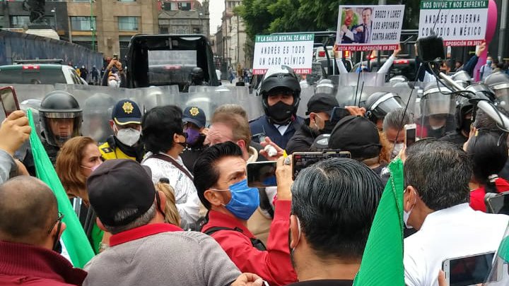 marcha contra AMLO.jpg