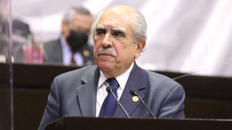 pablo gomez con adela micha uif.jpg