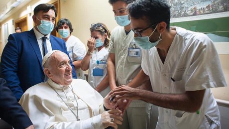 papa francisco hospital.jpg