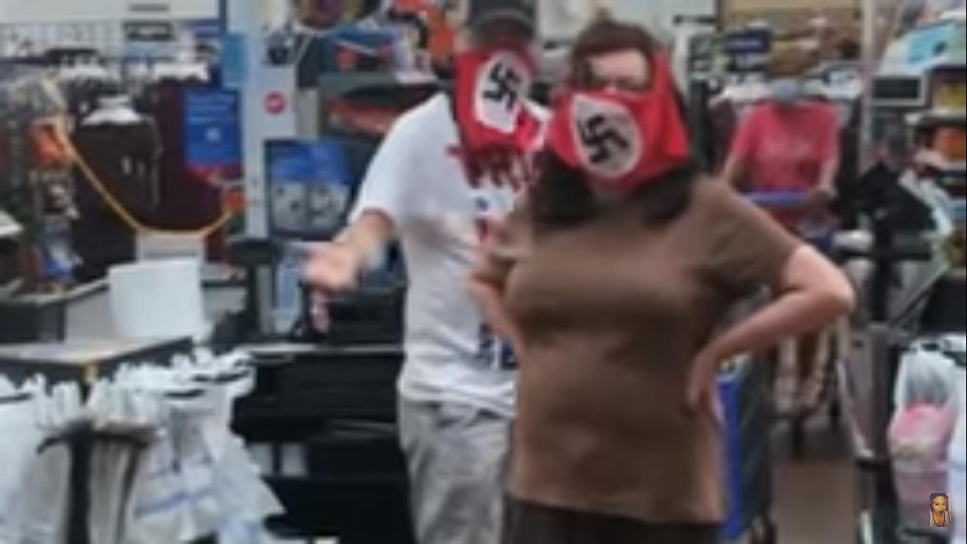pareja cubrebocas nazis.jpg