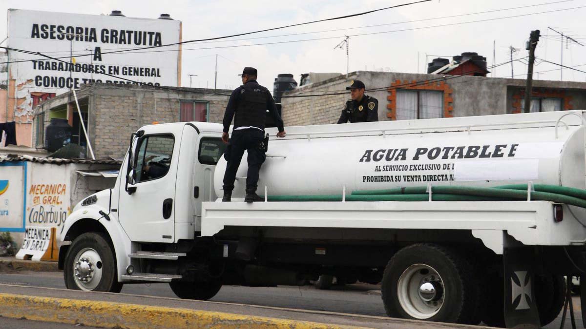 pipa de agua cdmx.jpg