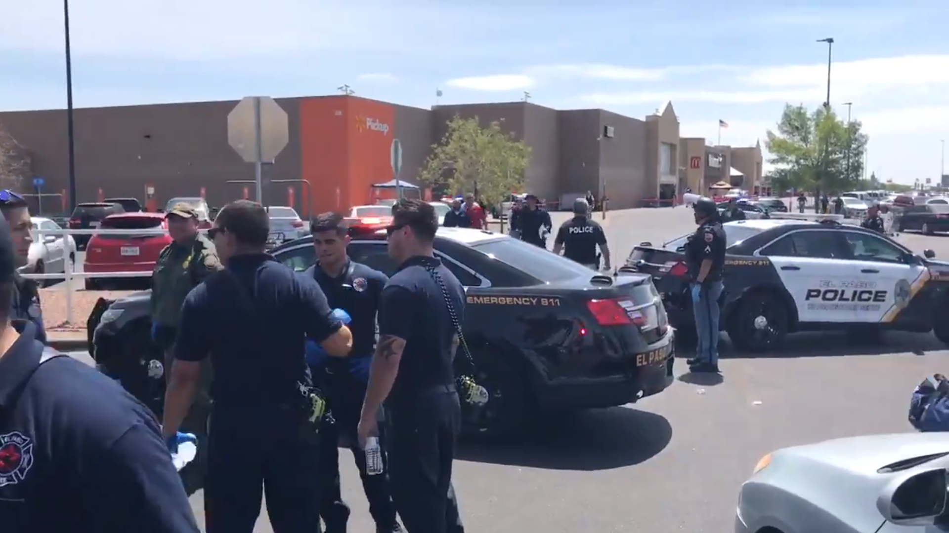 policía walmart el paso.png